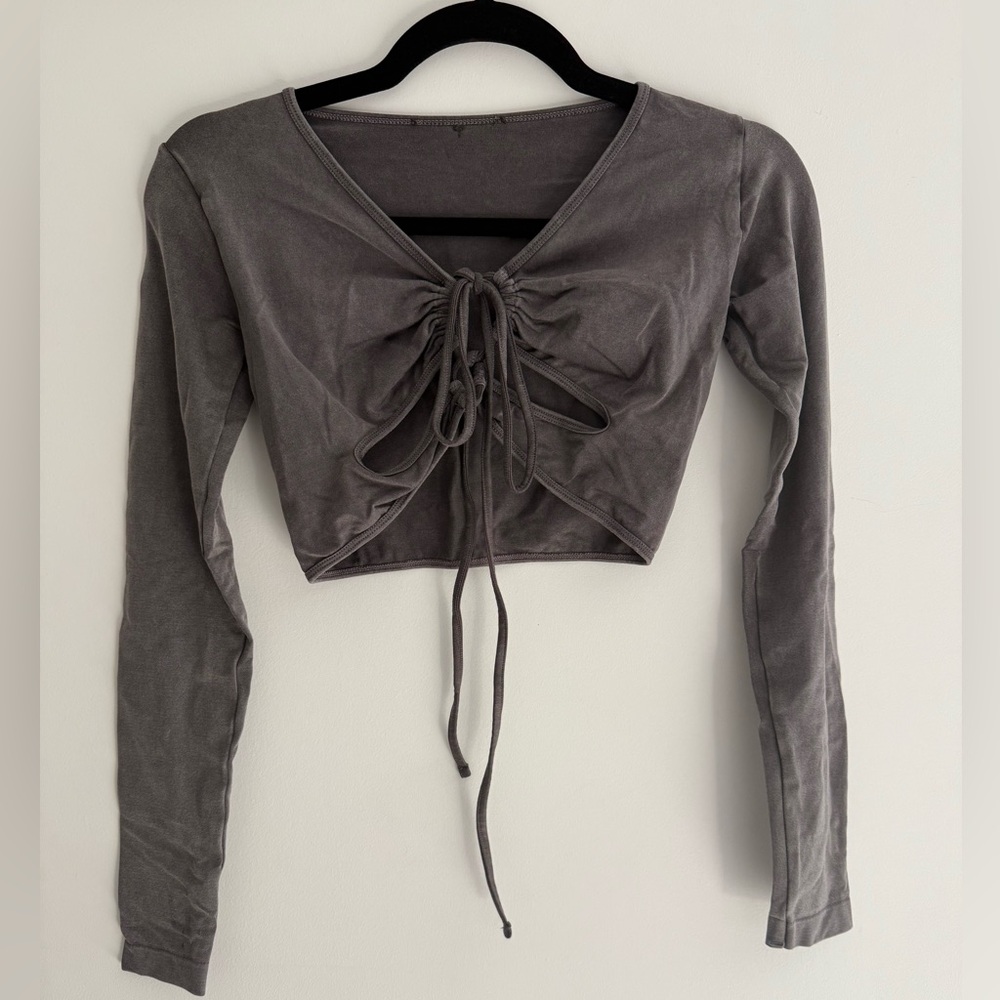 🦋 dark Gray Long Sleeve cut out super sexy crop Top size small